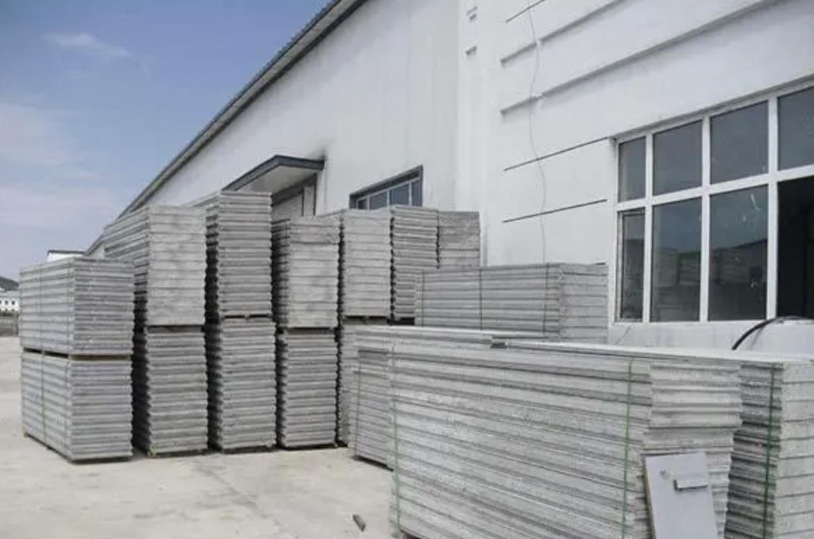 輕質(zhì)隔墻板在生產(chǎn)過(guò)程中出現(xiàn)裂縫的原因