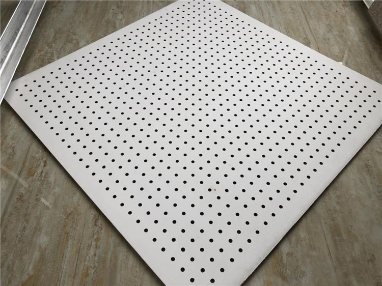 穿孔硅酸鈣板的吸音功能推動(dòng)輕鋼別墅的發(fā)展